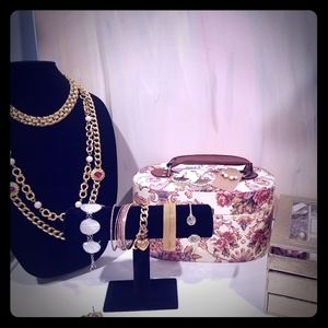 NEW VINTAGE NEW ORLEANS JEWELRY!